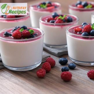 Panna Cotta Classica con Salsa ai Frutti di Bosco
